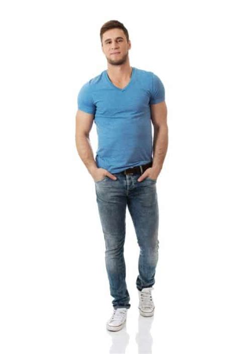 t shirt tucked into jeans